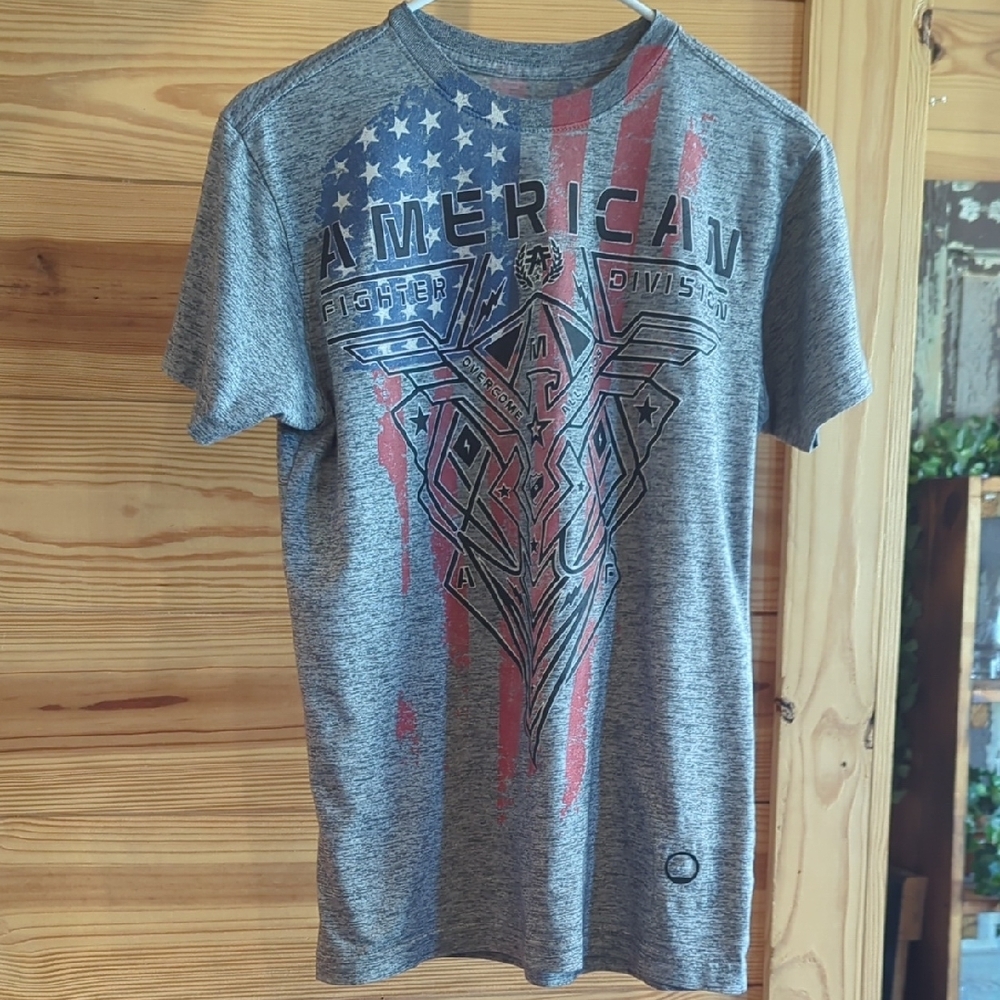 American Fighter Men's Gray and Red Graphic Tee